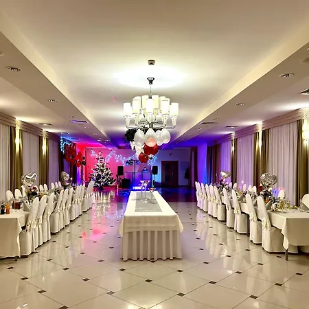 Gwarek Centrum Wypoczynkowe 3* 우스트론