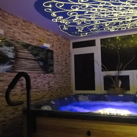 리조트 Gwarek Centrum Wypoczynkowe 우스트론