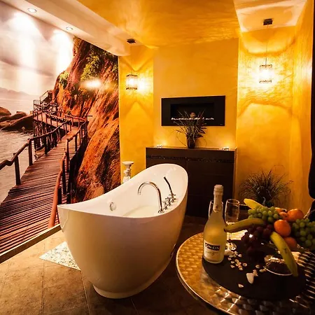 Gwarek Centrum Wypoczynkowe 우스트론