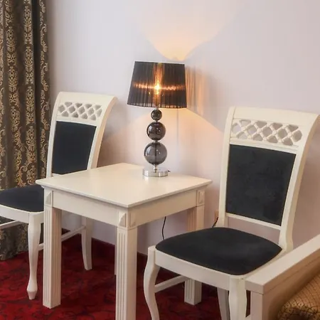 리조트 Gwarek Centrum Wypoczynkowe 우스트론